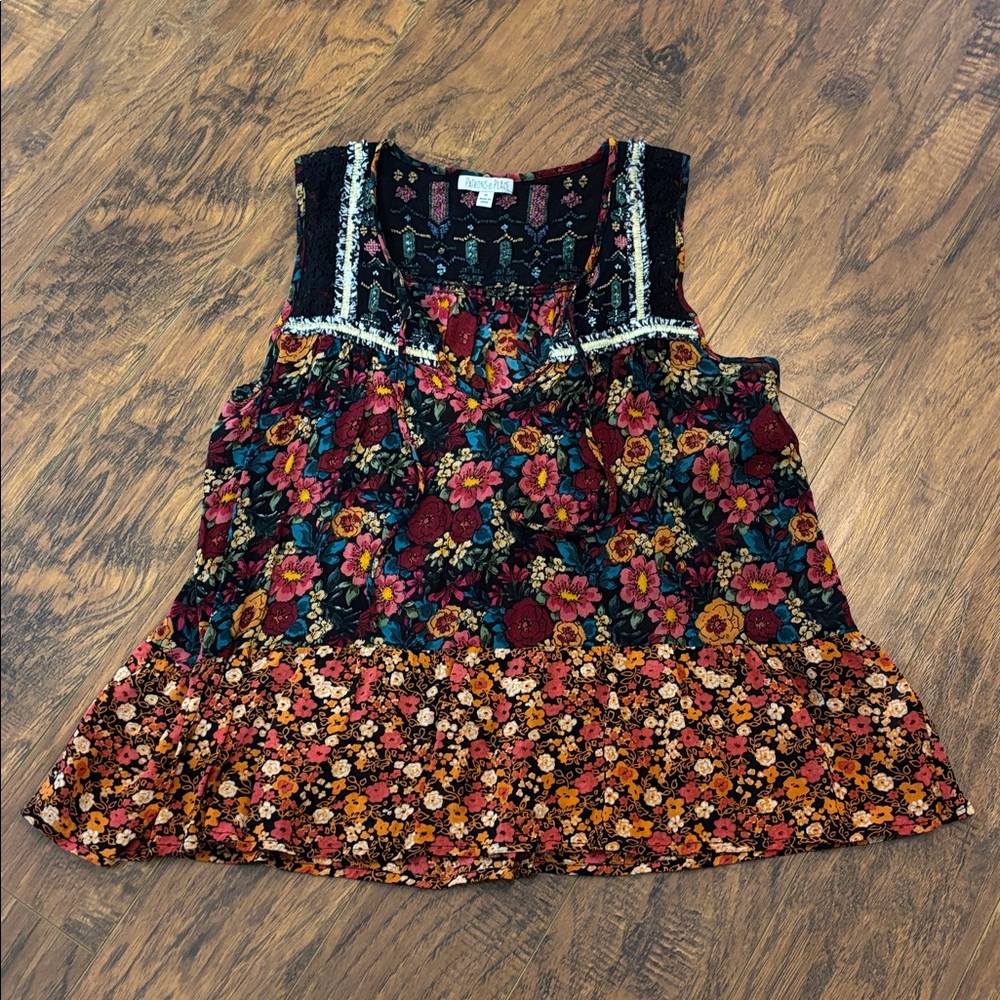 Patrons of Peace colorful  Boho Floral V Neck Tank Top! Size Medium